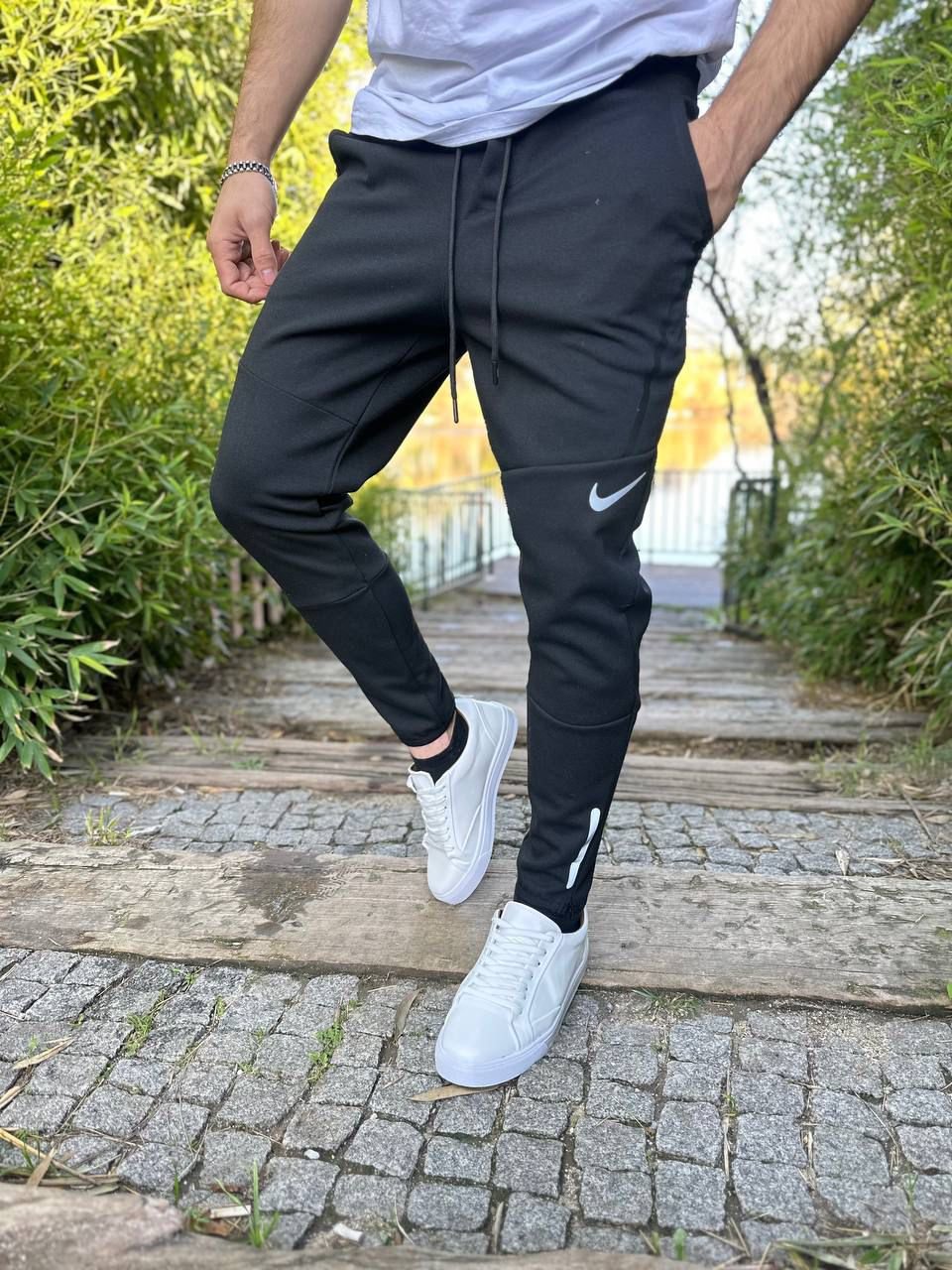 Pantallona Nike Tech Fleece - E Zezë